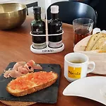 Готель Tings 2*